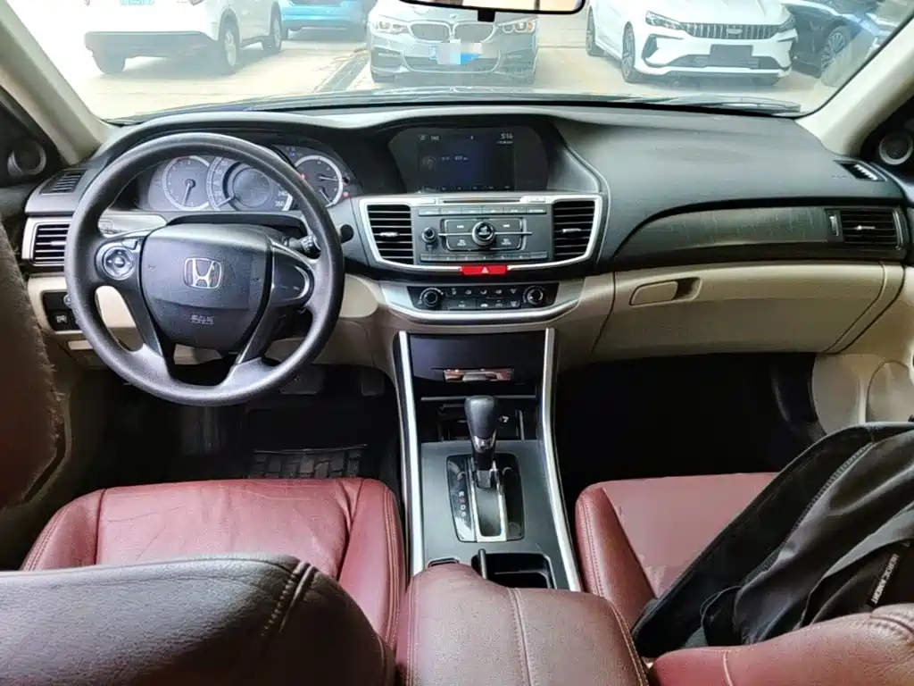 Honda Accord 2016 — фото 10