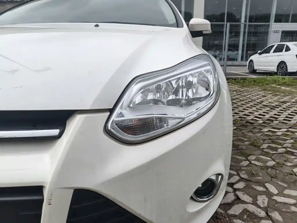 Ford Focus 2015 — фото 24