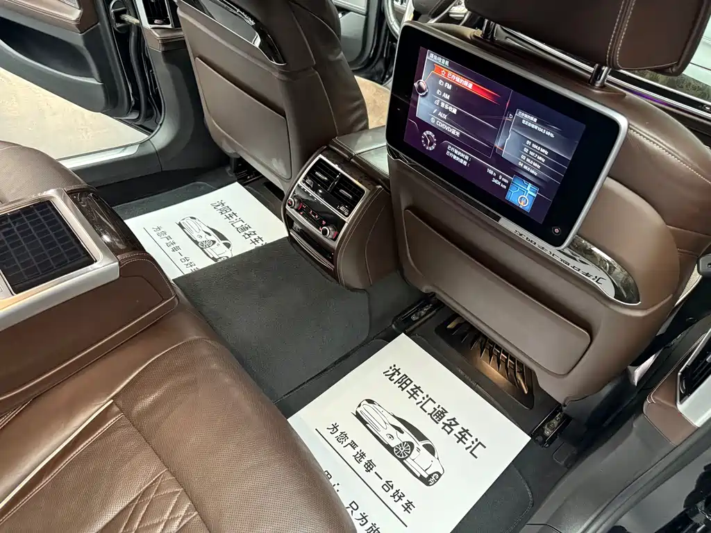 BMW 7 Series 2016 — фото 11