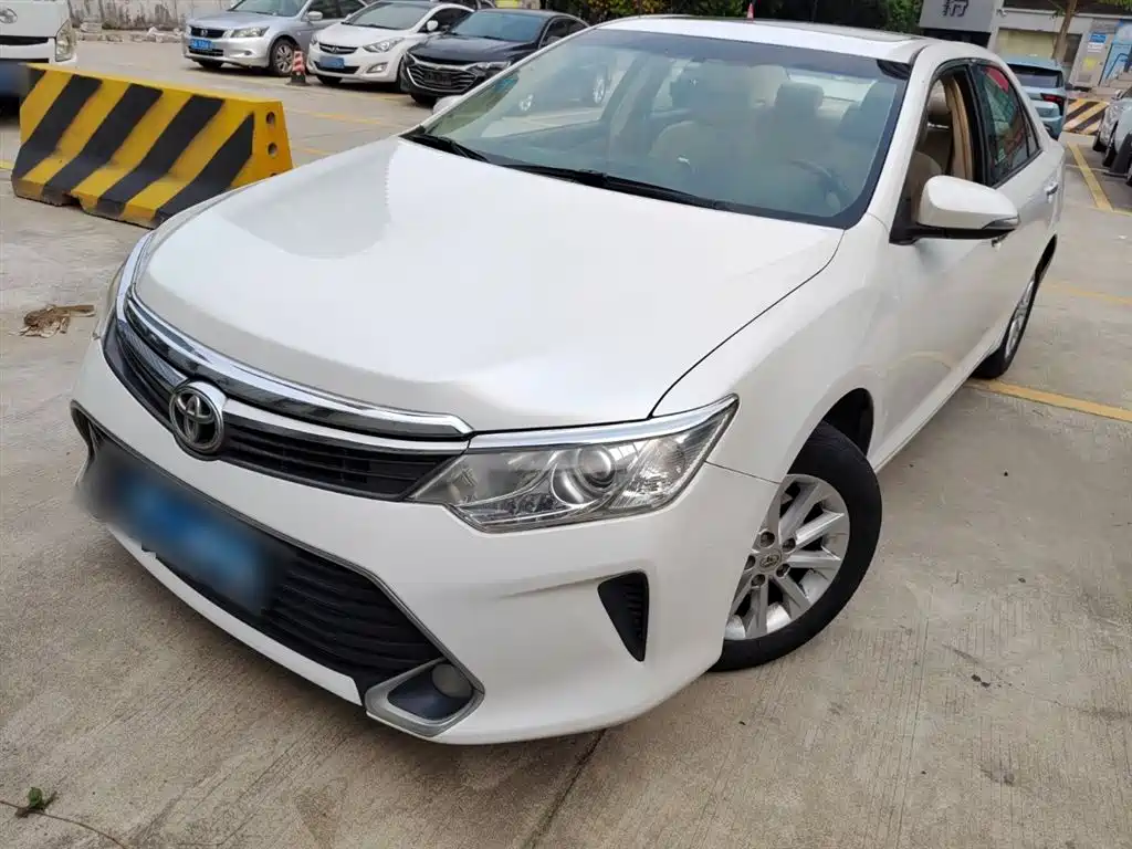 Toyota Camry 2015 — фото 2