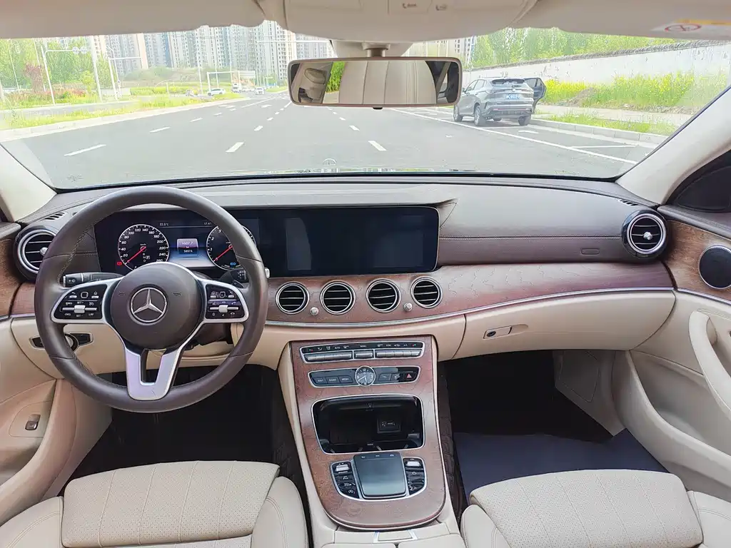 Mercedes-Benz E-Class 2019 — фото 17