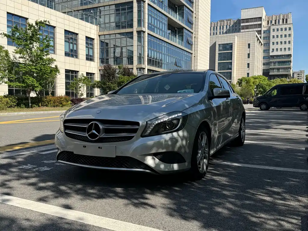 Mercedes-Benz A-Class 2015 — фото 1