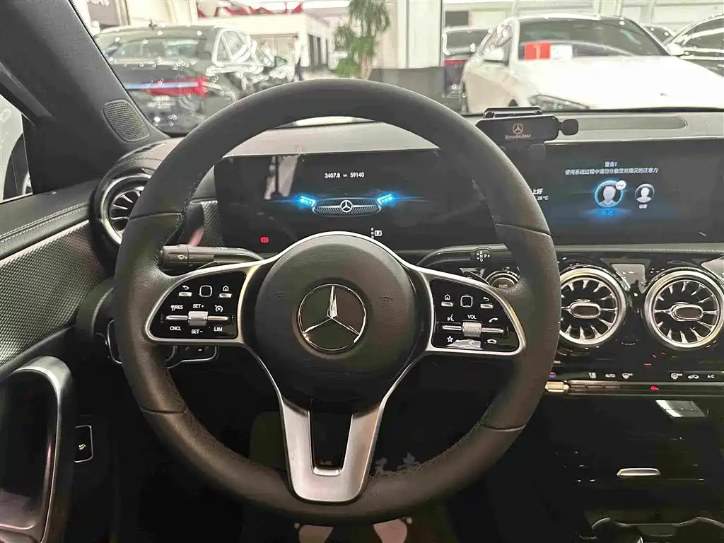 Mercedes-Benz A-Class 2021 — фото 12