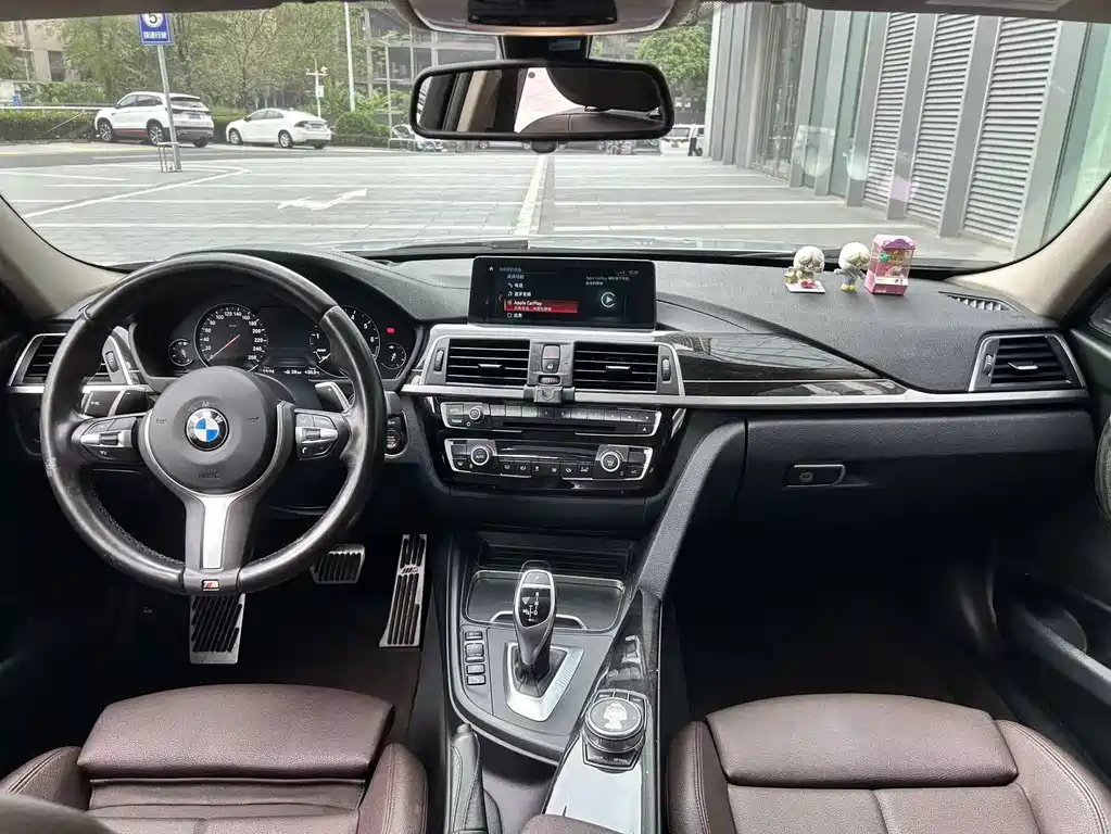BMW 3 Series 2018 — фото 10
