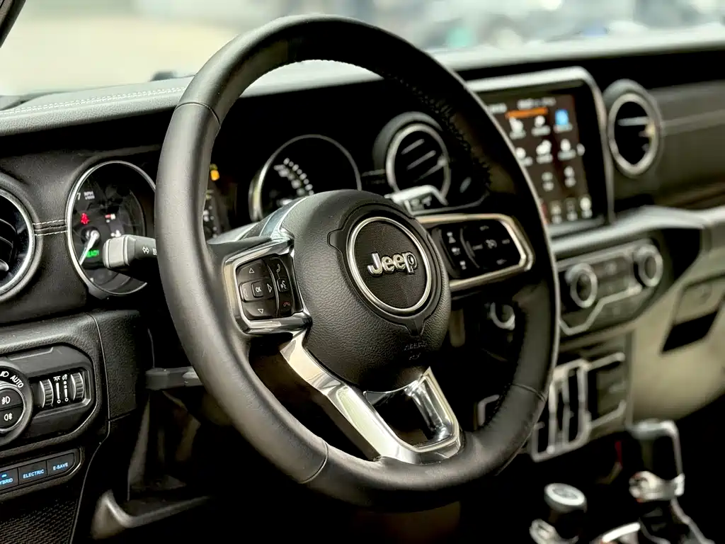 Jeep Wrangler PHEV 2022 — фото 15