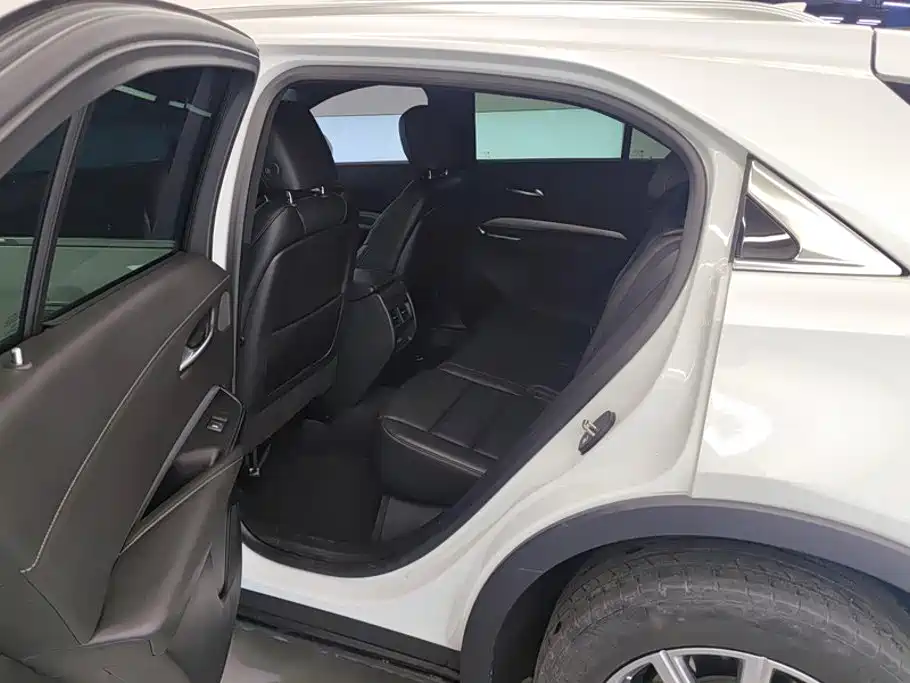Cadillac XT4 2022 — фото 11