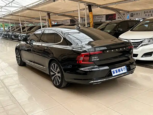 Volvo S90 2022