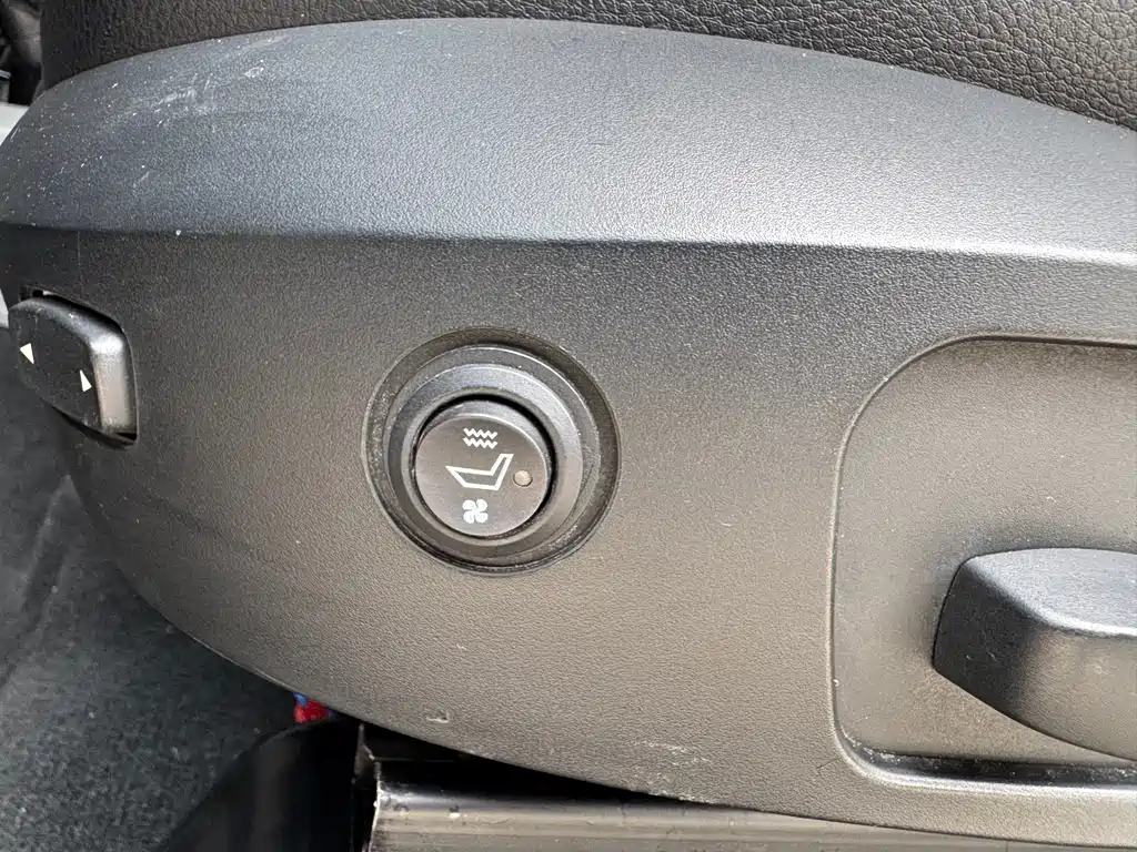Jeep Wrangler 2010 — фото 16