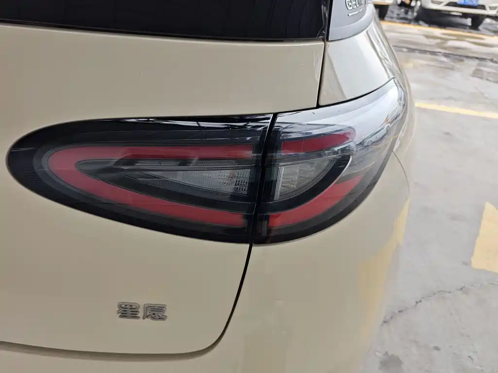 Geely Galaxy Starwish 2024 — фото 17