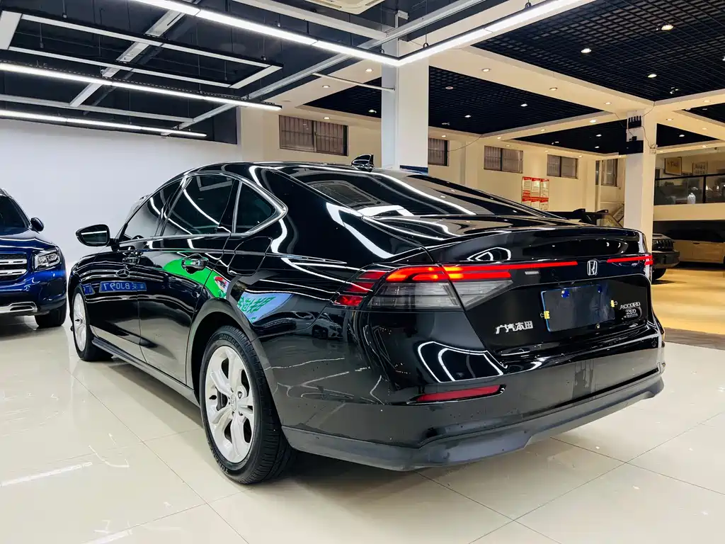 Honda Accord 2023 — фото 16
