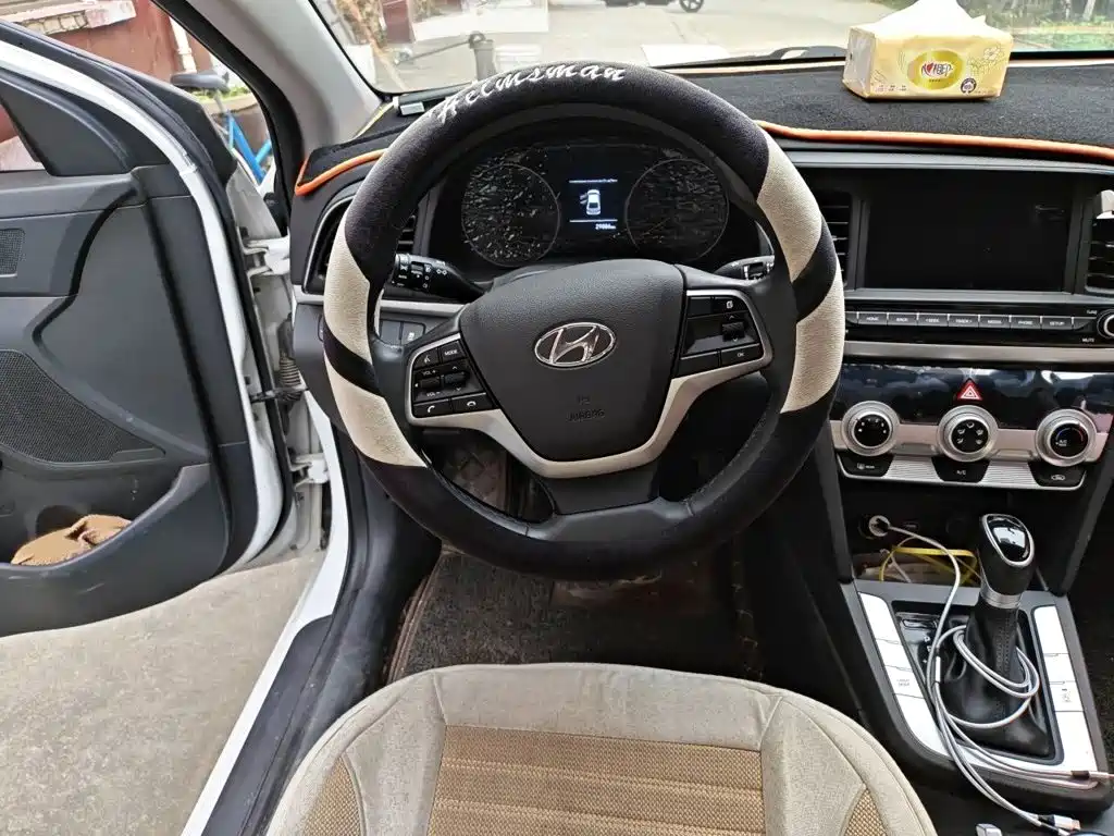 Hyundai Elantra 2019 — фото 3