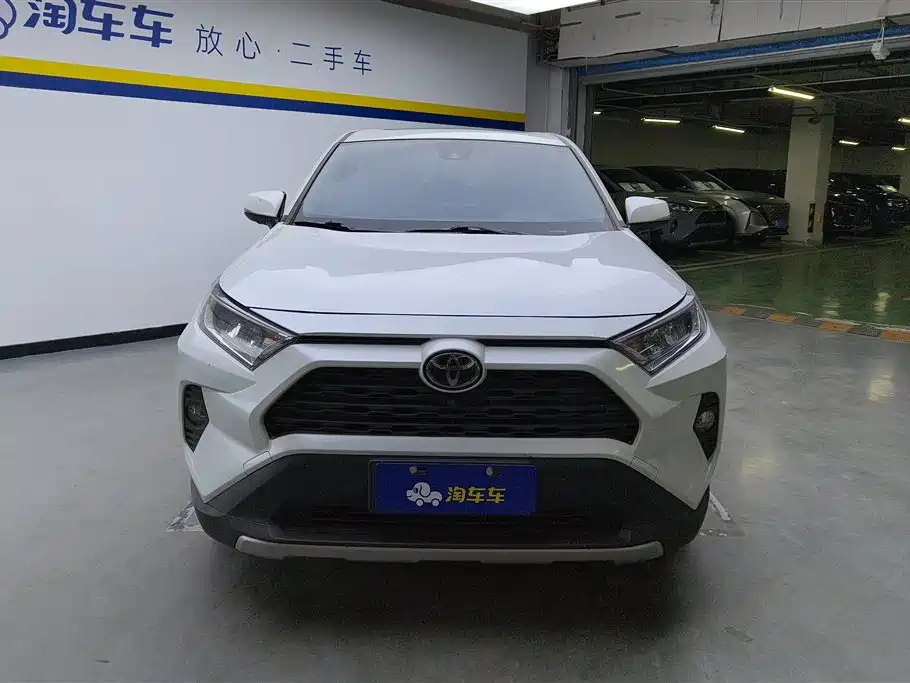 Toyota RAV4 2021 — фото 2