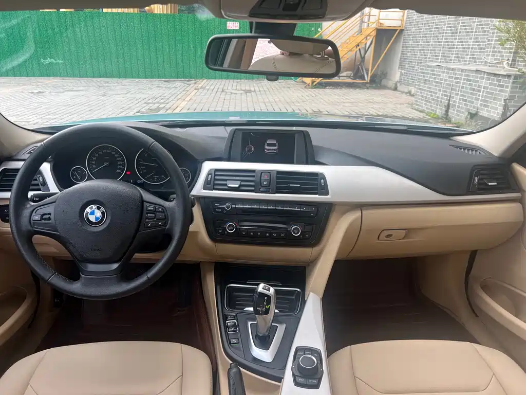 BMW 3 Series 2015 — фото 16