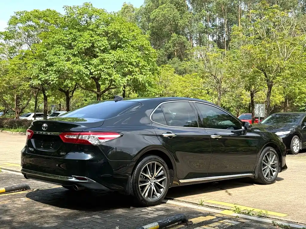 Toyota Camry 2023 — фото 12