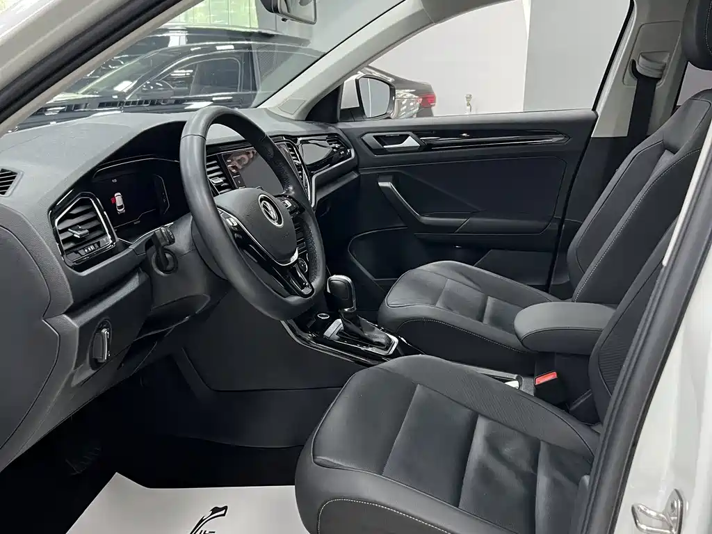 Volkswagen T-Roc 2023 — фото 8
