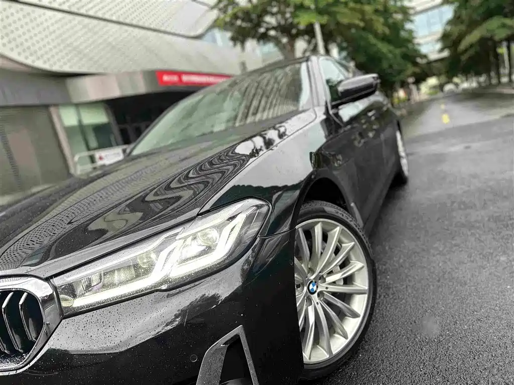 BMW 5 Series 2021 — фото 12
