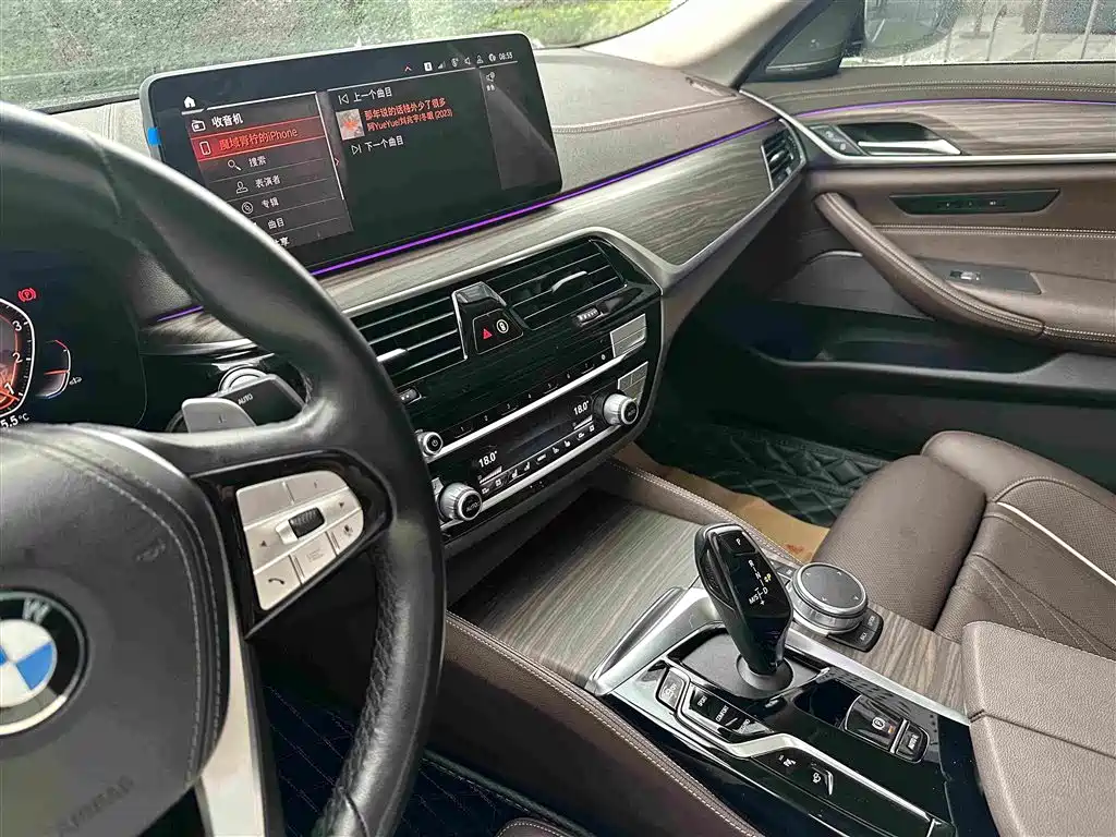 BMW 5 Series 2021 — фото 14