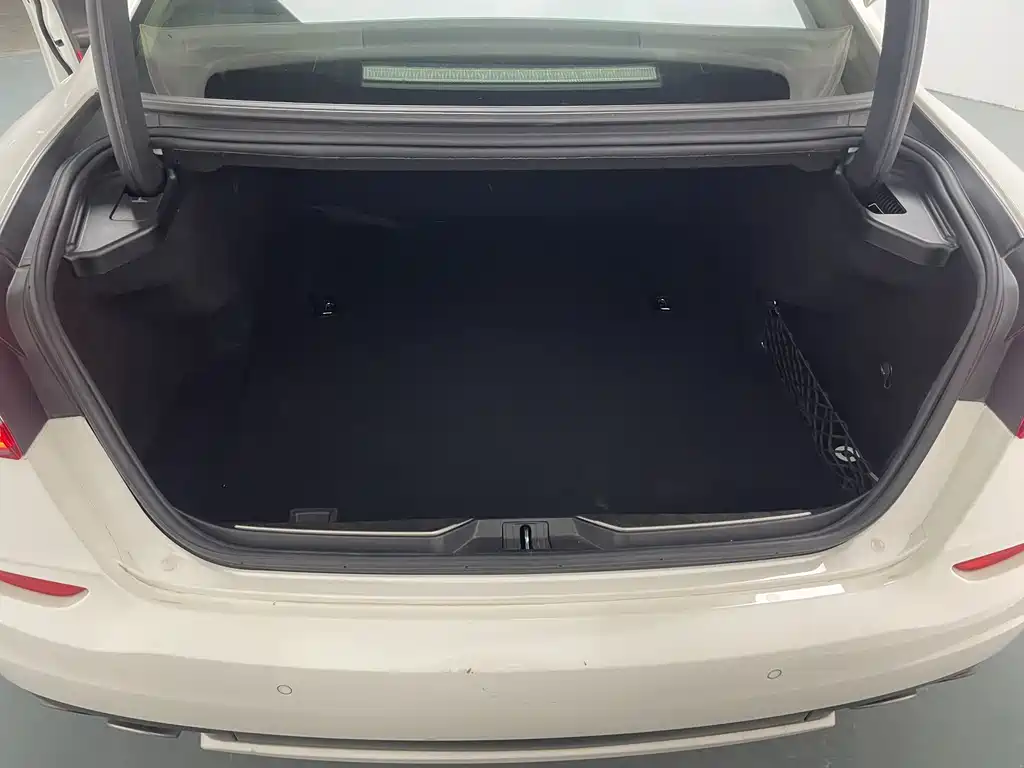 Maserati Quattroporte 2016 — фото 10