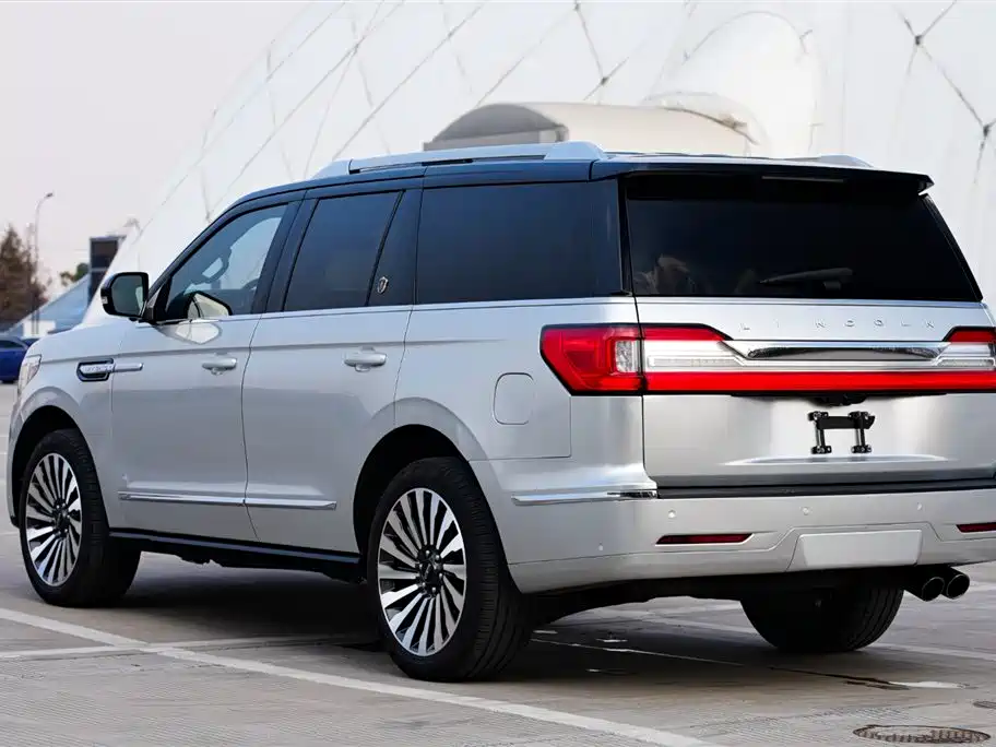 Lincoln Navigator 2021 — фото 24