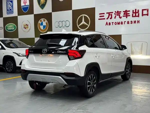 Toyota Yaris L 2022