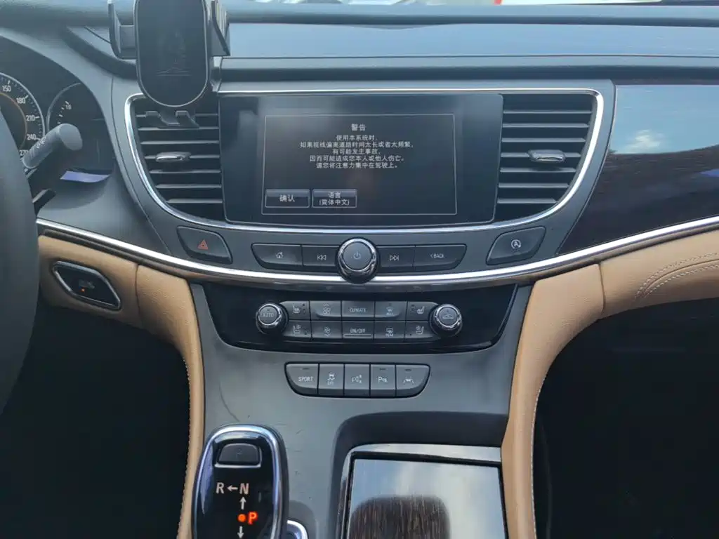 Buick LaCrosse 2018 — фото 13