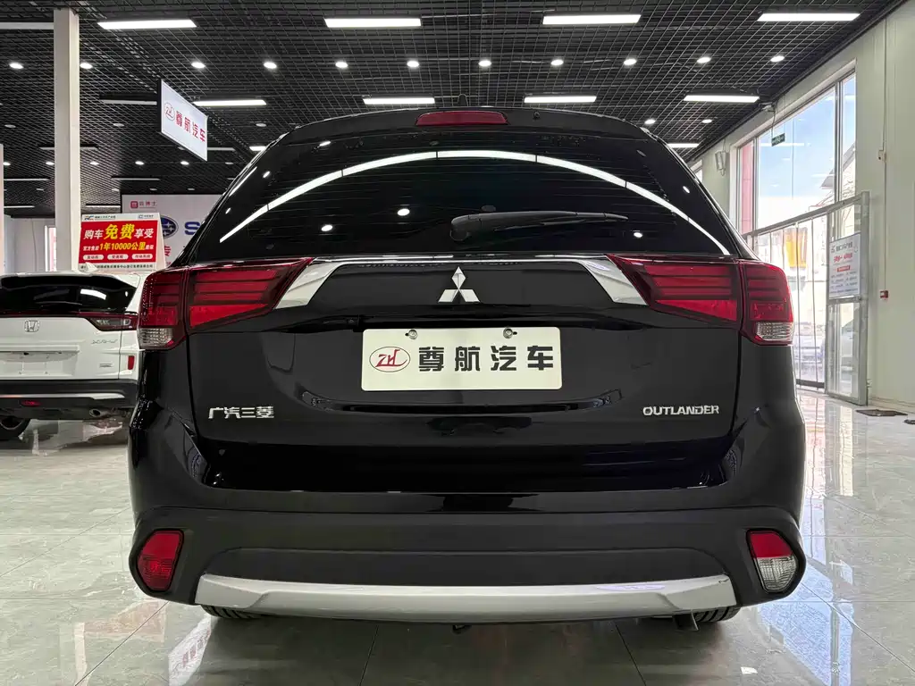 Mitsubishi Outlander 2017 — фото 6