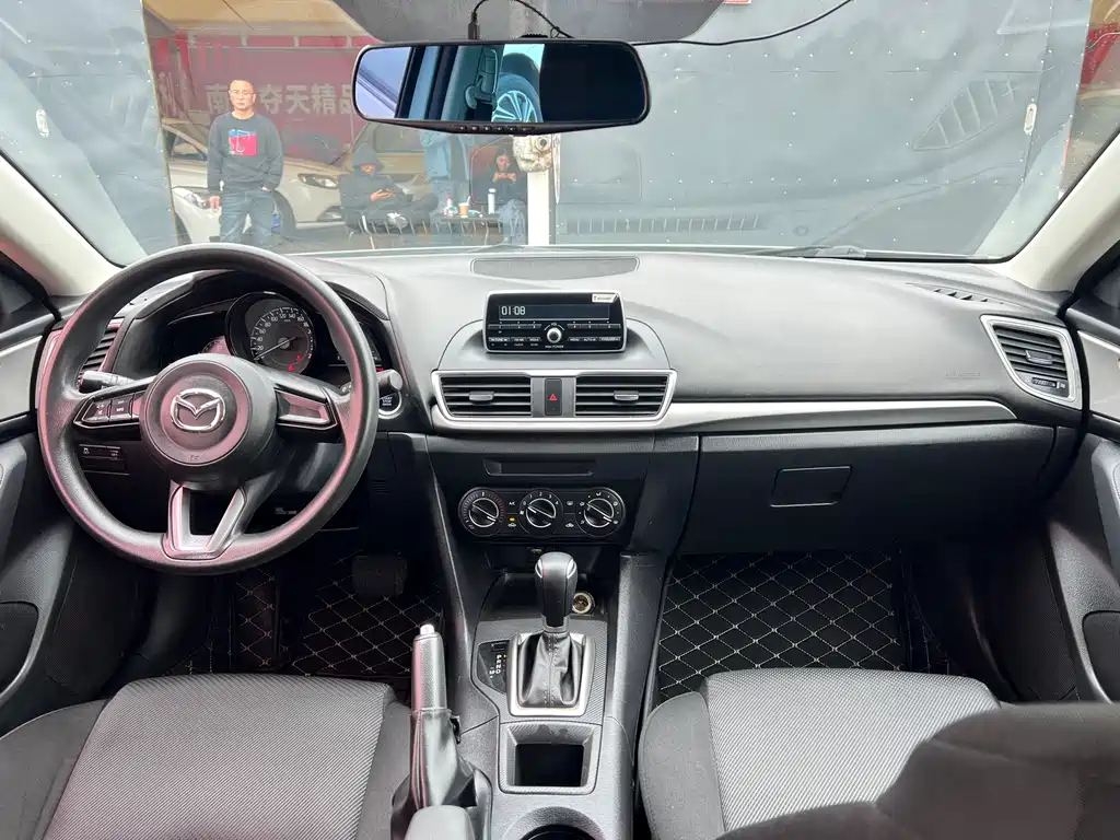 Mazda 3 Axela 2018 — фото 11
