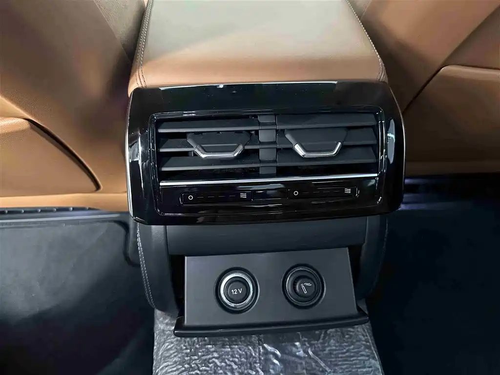 Audi A8 2023 — фото 12