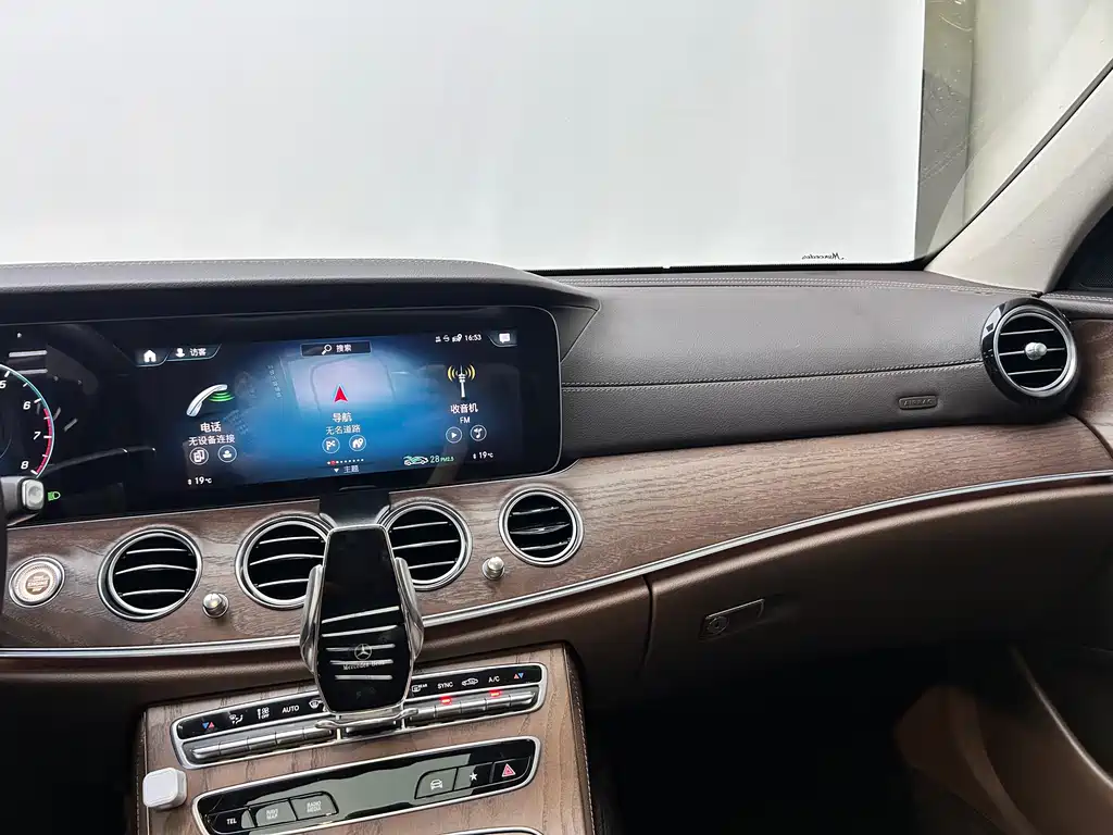 Mercedes-Benz E-Class 2023 — фото 15