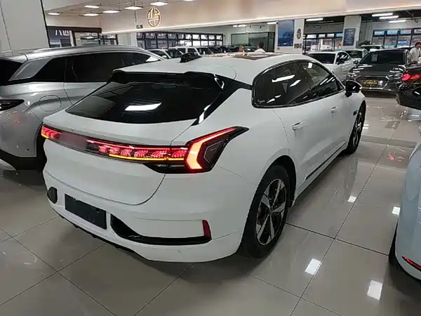 Zeekr 001 2022