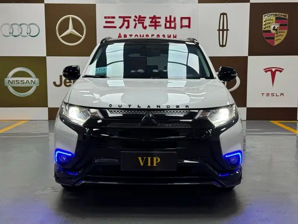 Mitsubishi Outlander 2022 — фото 2