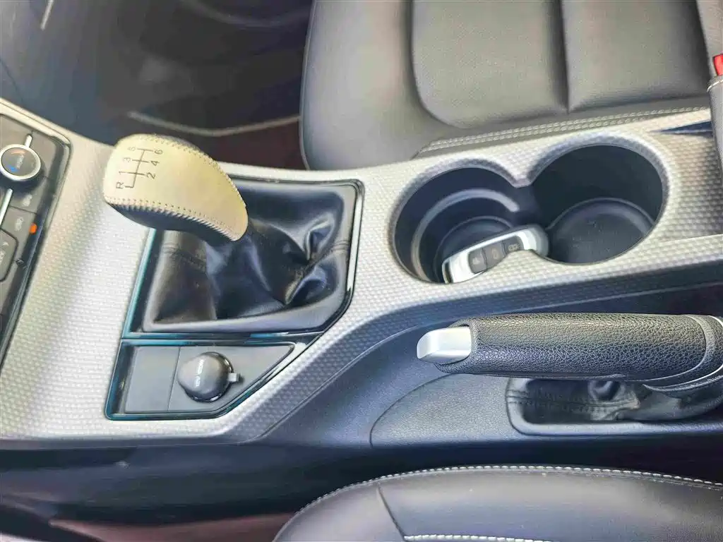 Geely Emgrand GS 2017 — фото 15