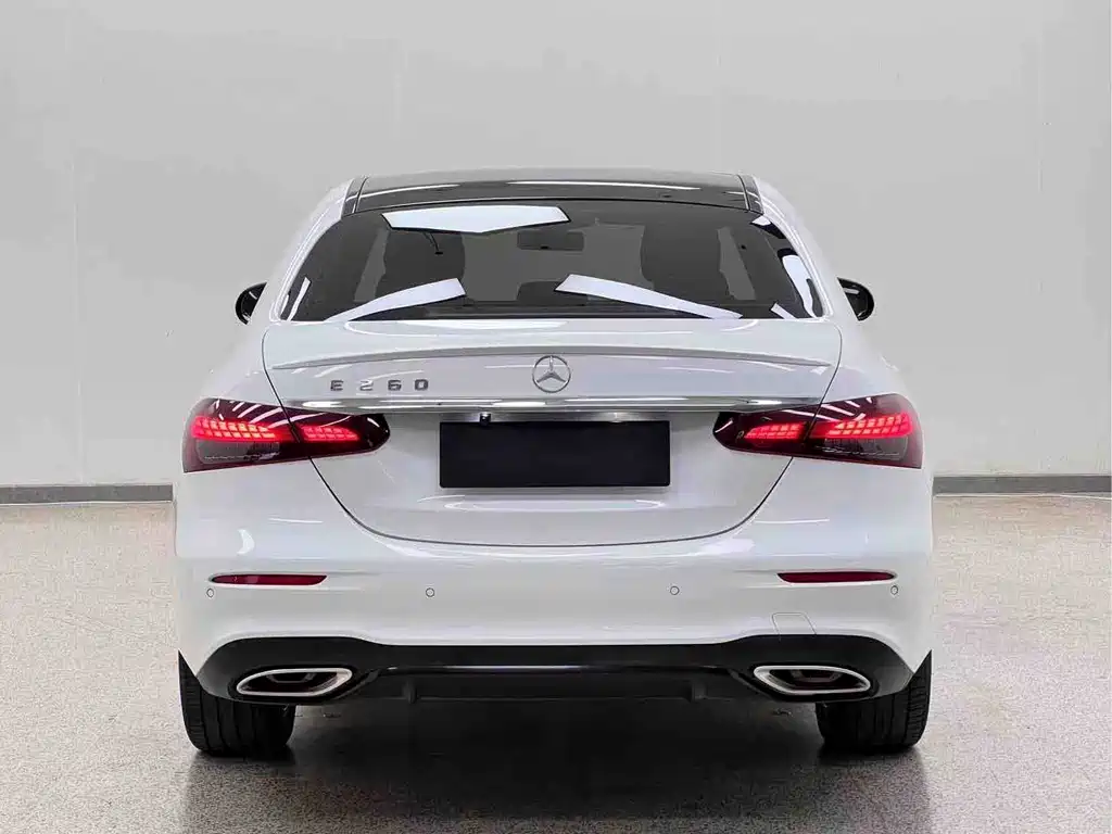 Mercedes-Benz E-Class 2024 — фото 28
