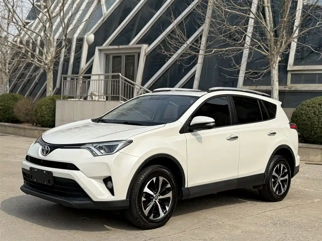 Toyota RAV4 2019 — фото 2