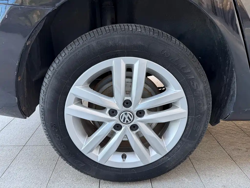 Volkswagen Jetta 2017 — фото 12
