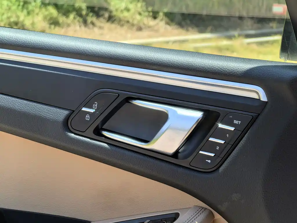 Porsche Macan 2019 — фото 19