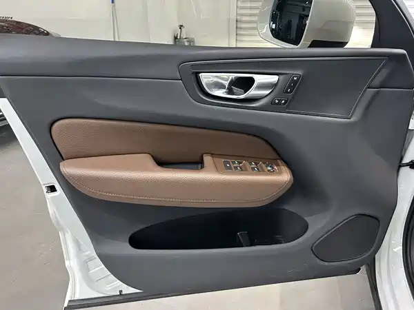 Volvo XC60 2022