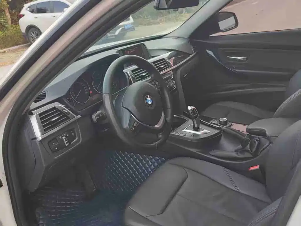 BMW 3 Series 2016 — фото 11