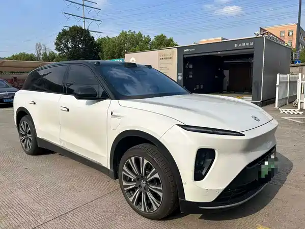 NIO ES8 2023