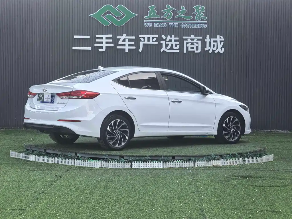 Hyundai Elantra 2020 — фото 21