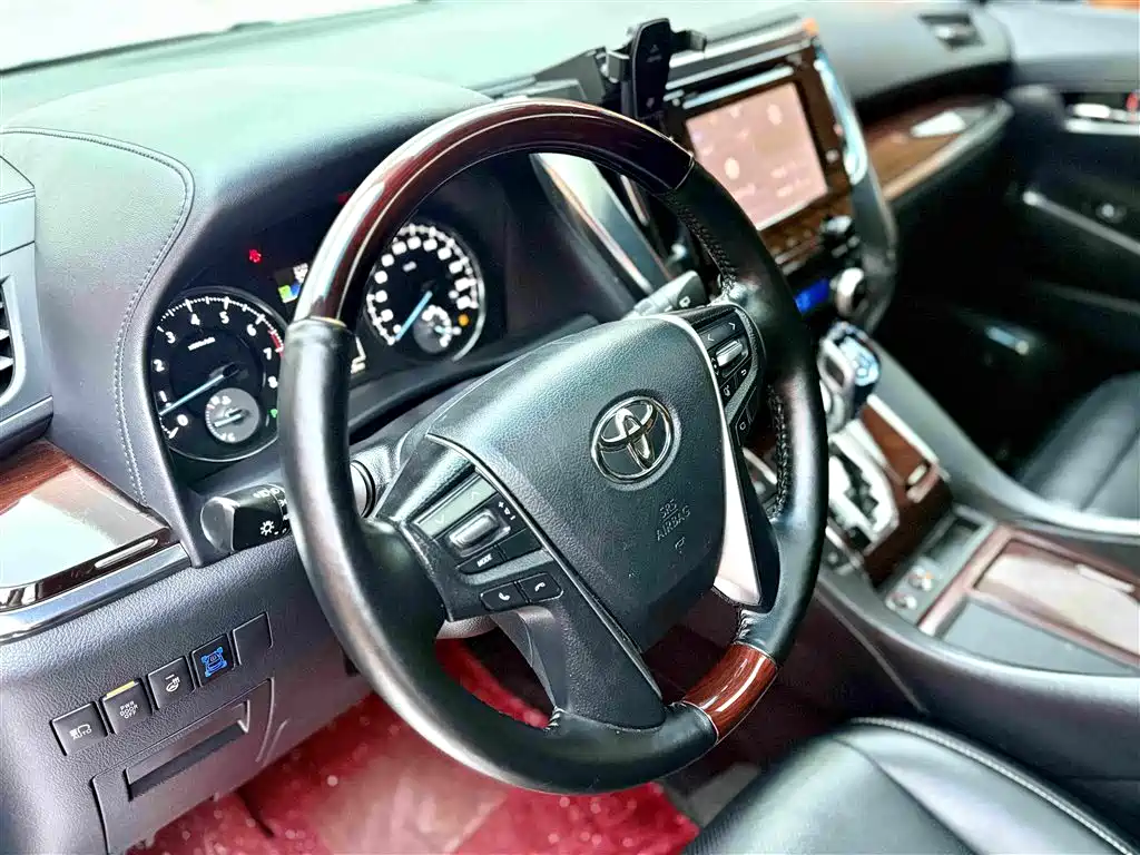 Toyota Alphard 2017 — фото 10