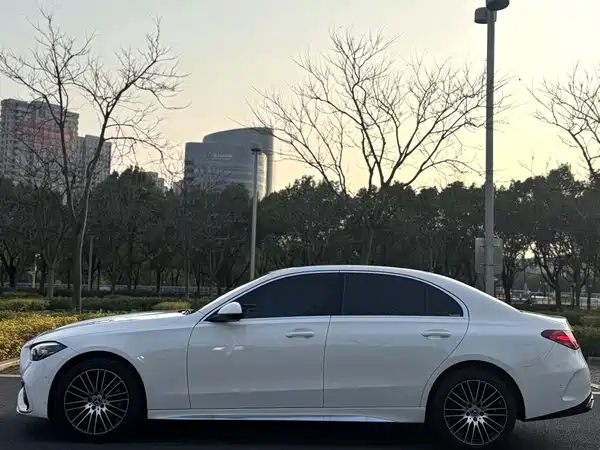 Mercedes-Benz C-Class 2024