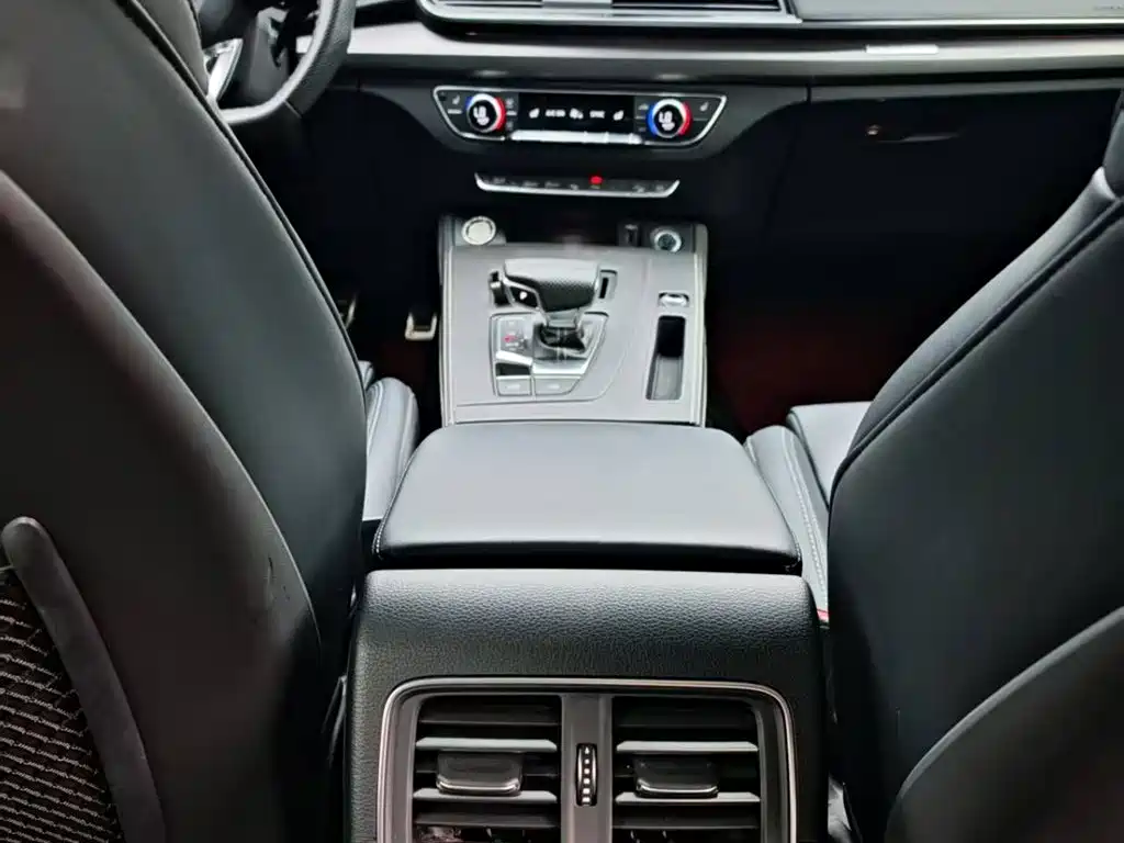 Audi Q5L 2024 — фото 8