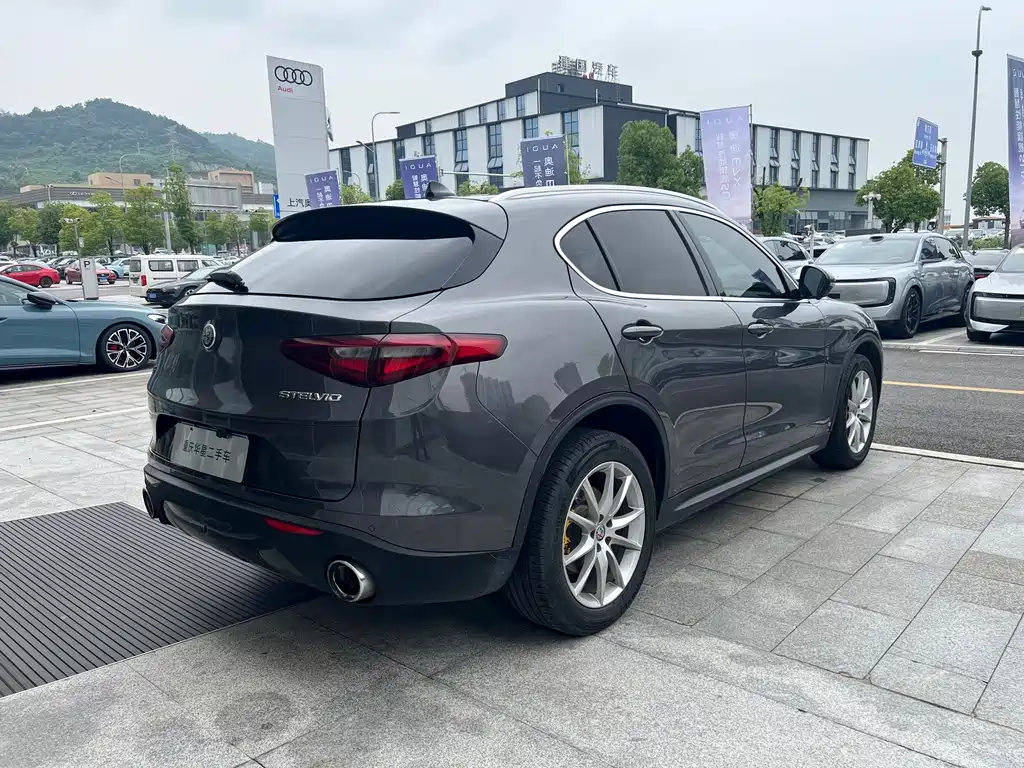Alfa Romeo Stelvio 2018 — фото 14