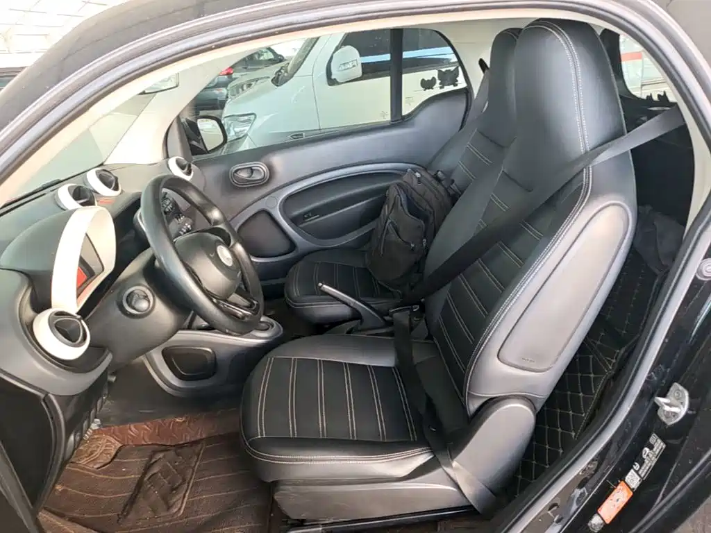 smart Fortwo 2017 — фото 17