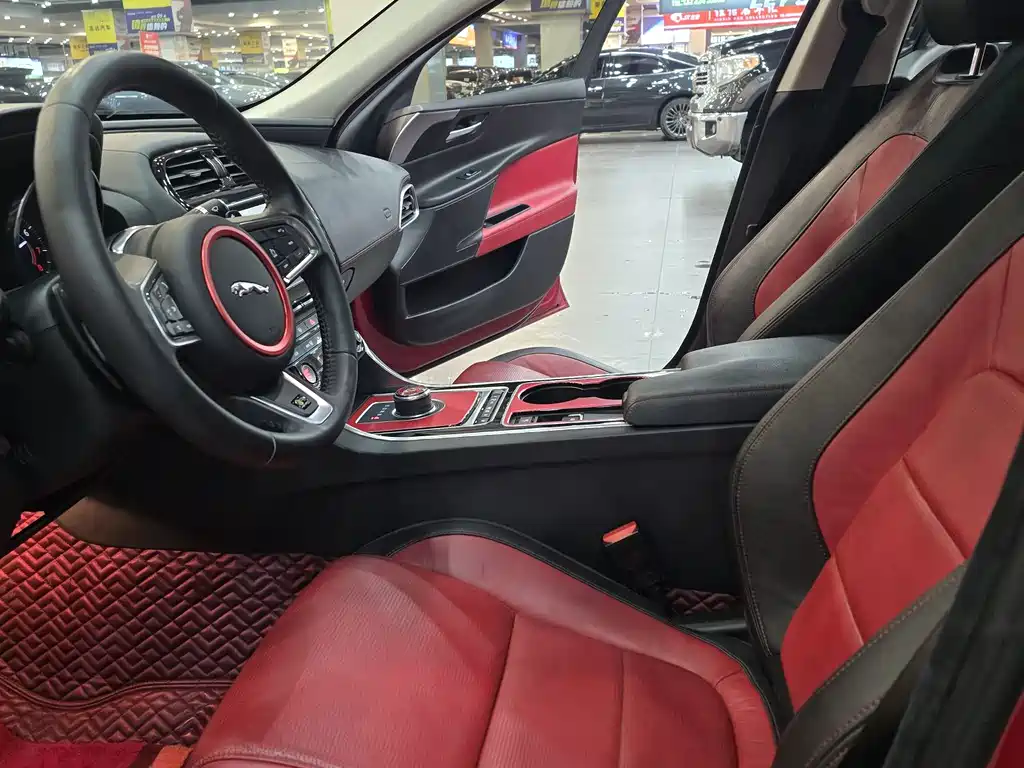 Jaguar XE 2016 — фото 10