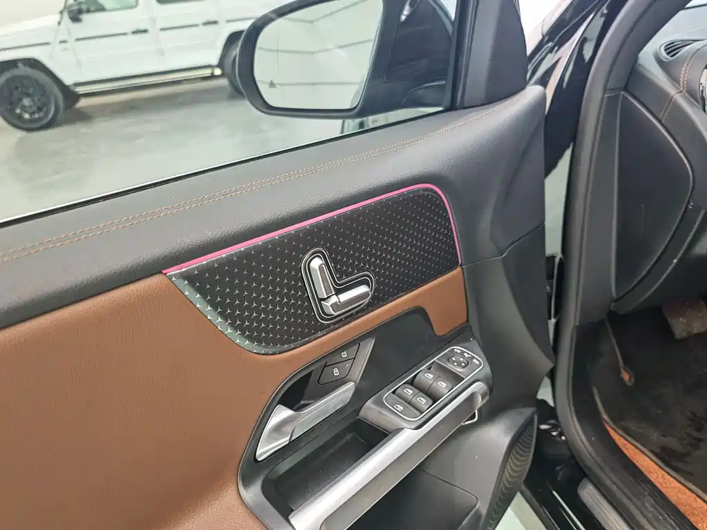 Mercedes-Benz GLB 2025 — фото 10