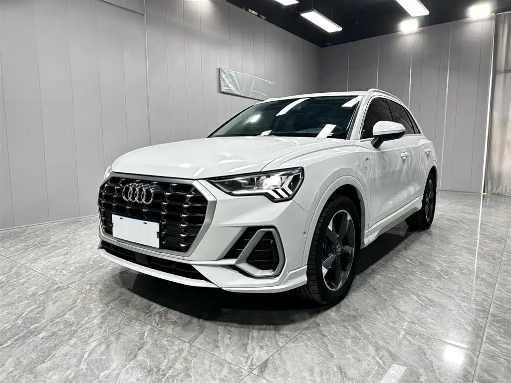 Audi Q3 2022 — фото 1