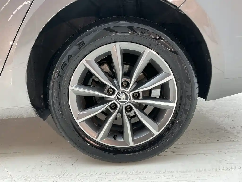 Skoda Octavia 2022 — фото 25