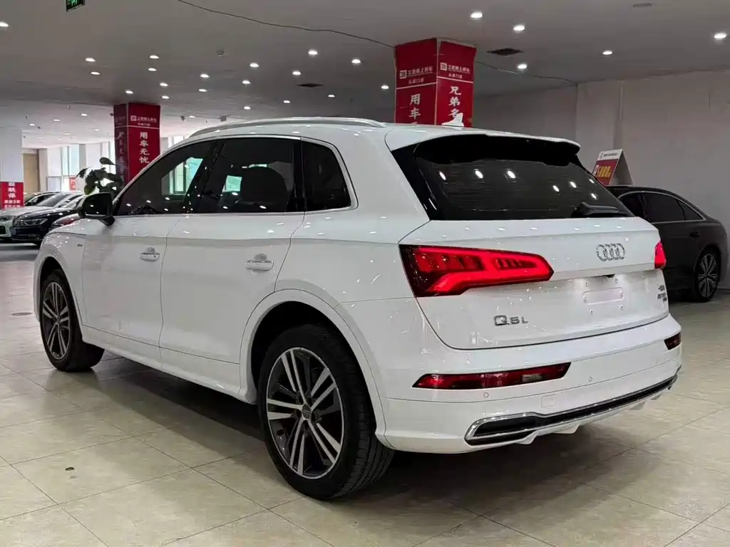 Audi Q5L 2019 — фото 9